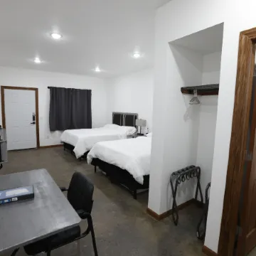 Bears Den Motel