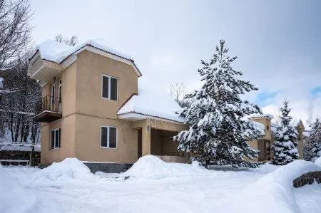 Alpina Resort by Stellar Hotels, Tsaghkadzor Отели рядом с достопримечательностью «Горнолыжный курорт Цахкадзор»