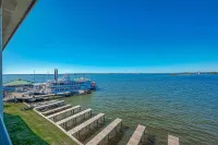 Spacious 2-bedroom Condo with Lake Views and WiFi - Sleeps 6