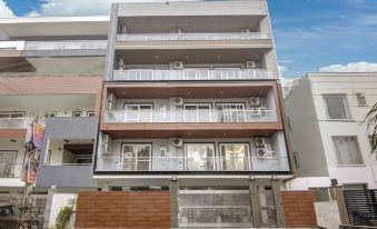 Lime Wood Stay Near Huda City Centre