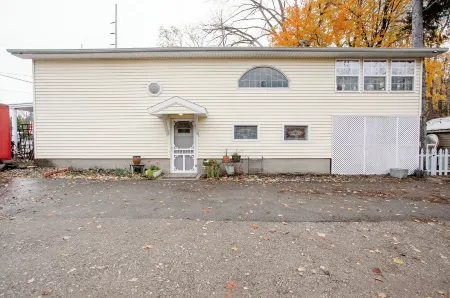Cozy Chalet by Lake MI&Dunes with Fire Pit