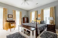 Regina's Country Livin' Hotels in Shelbyville