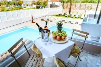 Gregory Comfort Hotel - Pools