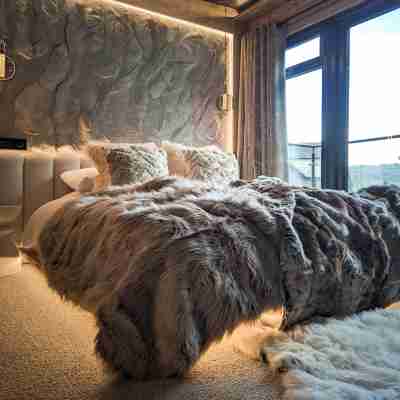 The Hideaway at Higher Longtail Rooms