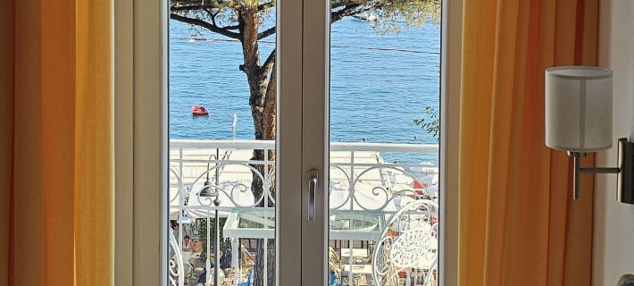 Galene - Beachfront in Costa d'Amalfi Hotel a Maiori