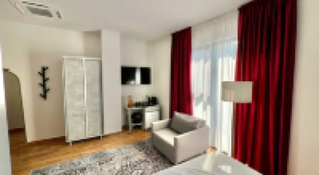 โฮเทล แฟนตาเซีย โอราเดีย