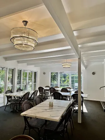 Applegum Inn Отели рядом с достопримечательностью «St Luke's Anglican Church»