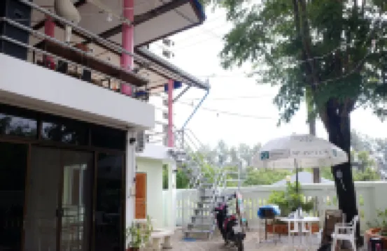 Chomlay Restaurant & Room for Rent