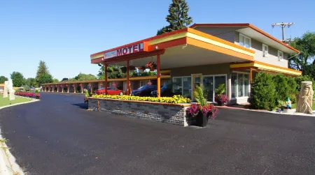 Harmony Inn Отели рядом с достопримечательностью «Goderich Lighthouse»