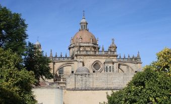 Hotel Carlos V Jerez by Vivere Stays