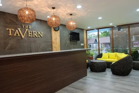 The Tavern Hotel Отели рядом с достопримечательностью «Don Honorio Ventura Technological State University, Sto. Tomas Campus»