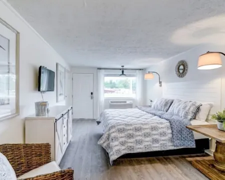 Deltaville Dockside Inn โรงแรมในMiddlesex County