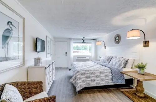 Deltaville Dockside Inn