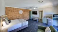 Hamilton Henry Parkes Motor Inn