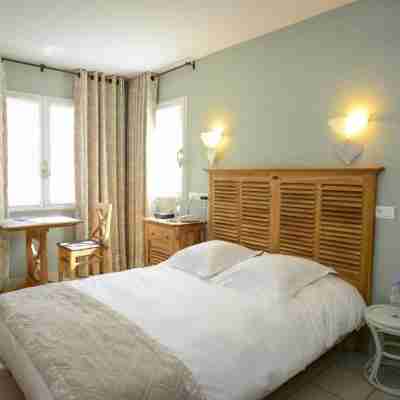 Logis Auberge De Carolles Rooms