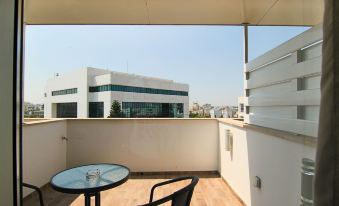 Phaedrus Living: Luxury Suite Nicosia 506