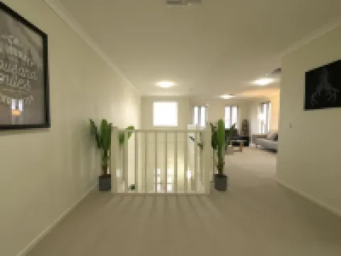 Newly Modern Home for Big Group Near SC Hotels in Point Cook