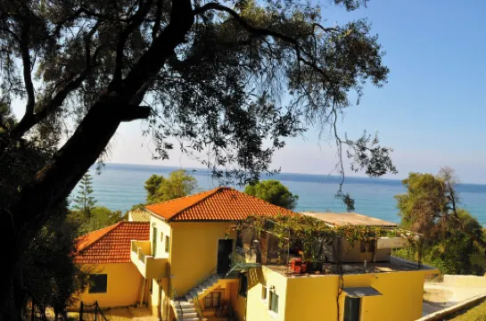 Holiday House Angelos on Agios Gordios Beach