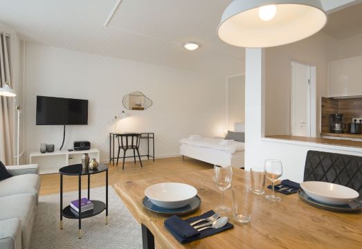 2. 아파트멘츠 암 ..