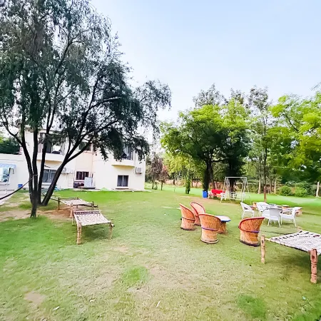 Roomshala 131 Willow Woods Farmhouse