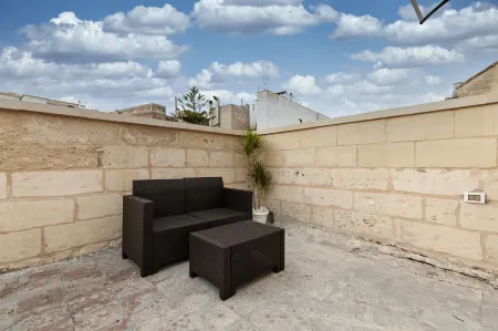 Vittoria Luxury House Отели рядом с достопримечательностью «Porta Napoli»