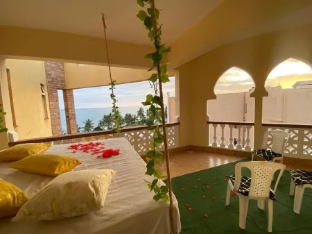 Lily Beachfront Apartments Отели в г. Шансу