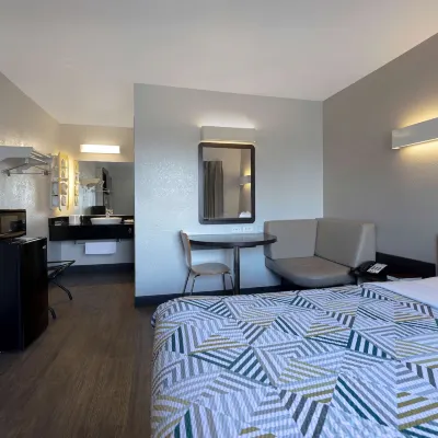 Motel 6 San Antonio, TX West SeaWorld Hotel dekat Stadion Wolff