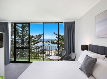 遊艇碼頭汽車旅館