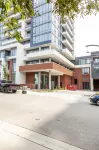 基奇納洗衣房站公園 Mike & Ophelia Lazaridis Quantum-Nano Centre （QNC）附近的飯店