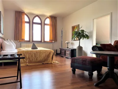 Hotel und Restaurant Schloss Weißenburg Hotels in der Nähe von Thüringer Bauernhäuser