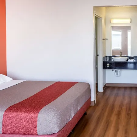 Motel 6 Bakersfield, CA - Convention Center