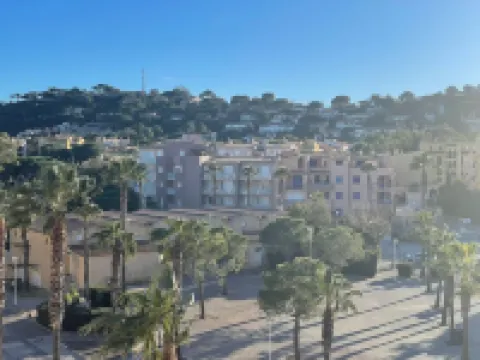 Magnificent T2 in the Heart of Cavalaire, 4 ' Walk from the Beaches of the Center