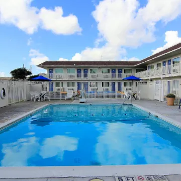 Motel 6 Corpus Christi, TX - East - North Padre Island