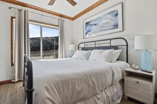 Ski in/out at Westgate Studio, Resort amenities, Multiple Pools, Onsite Spa, & Restaurant 4504B