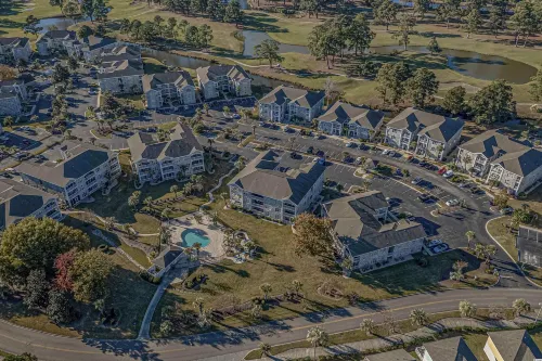 Scenic Golf Course Views and Cozy Balcony - Stunning Tranquil Retreat Hotels in Horry County