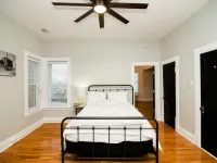 Charming Oasis - Historic Gem, Walk to Downtown, Upper Suite