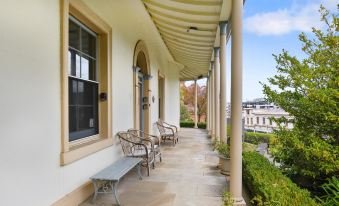 The Lodge on Elizabeth Boutique Hotel