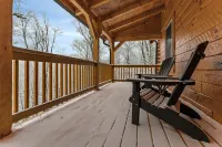 Mountain View and Hot Tub - Charming Rustic Retreat