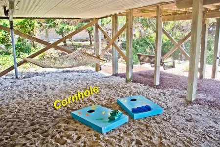 Ocean View Retreat - Outdoor shower, Grill, Deck, Internet Отели в г. Эмералд Айл