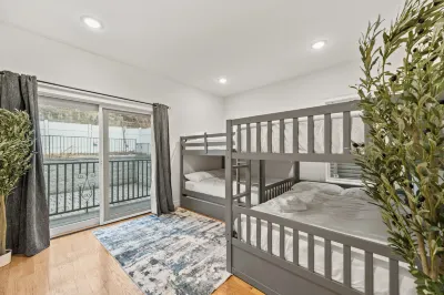 Breathtaking Skyline Views and Spacious Comfort - Stunning Escape Hotels in Hoboken