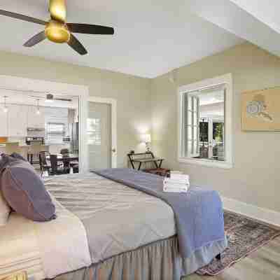 Lakefront Access and Spacious Deck - Inviting Retreat Rooms