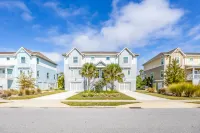 Gourmet Kitchen and Ocean View - Luxurious Beach Resort Escape