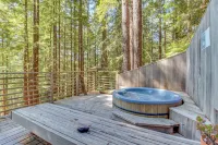 The Redwood House Hotels near Bowling Ball Beach