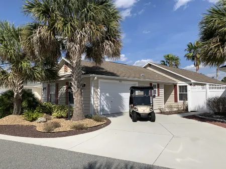 Gas Golf Cart and Screened Lanai - Beautiful Villa Retreat