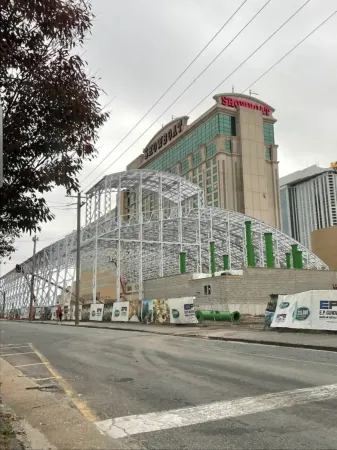 Terrazzo Terrace-1Br and 1 Block from Ocean Casino! Отели рядом с достопримечательностью «Hard Rock Giant Guitar»