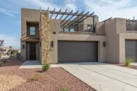 Heated Pool and Stunning Patio - Luxurious Golf Retreat