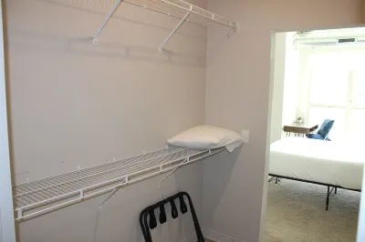 Hot Tub and Fitness Center Access - Bright Spacious Haven Hotels near Emma McCarthy Lee Park