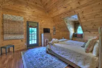 Hot Tub, Outdoor Fireplace and Scenic Views - Stunning Mountain Retreat Hotels in Fannin County