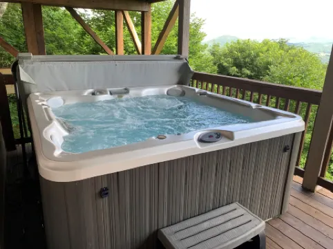 Spectacular Mountain Views and Hot Tub - Exquisite Cabin Retreat