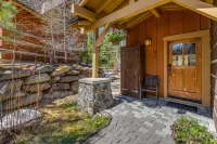 Ski-In/Ski-Out and Hot Tub Experience - Charming Cozy Retreat Hotels in Cascade